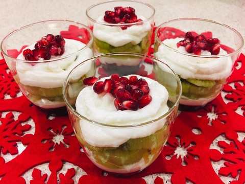 ヨーグルトとキウィの簡単クリスマスパフェ